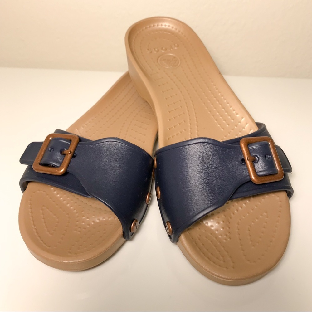 Navy Blue Crocs Sandal Flats Size 6 w Buckle NWOT